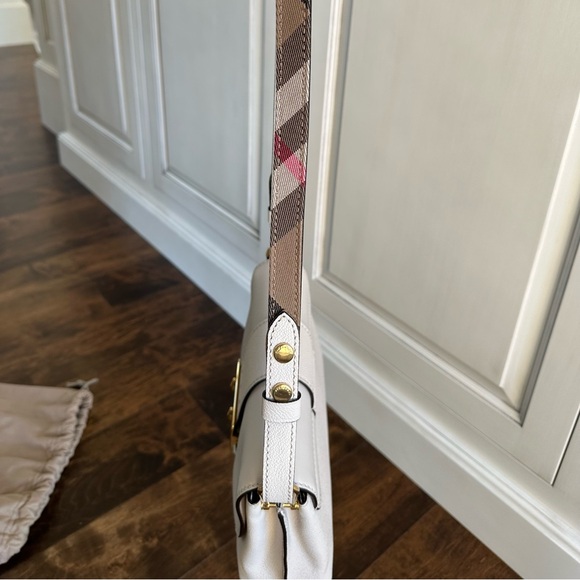 Burberry • Grain Calfskin Small Medley Crossbody • Limestone - Picture 9 of 15